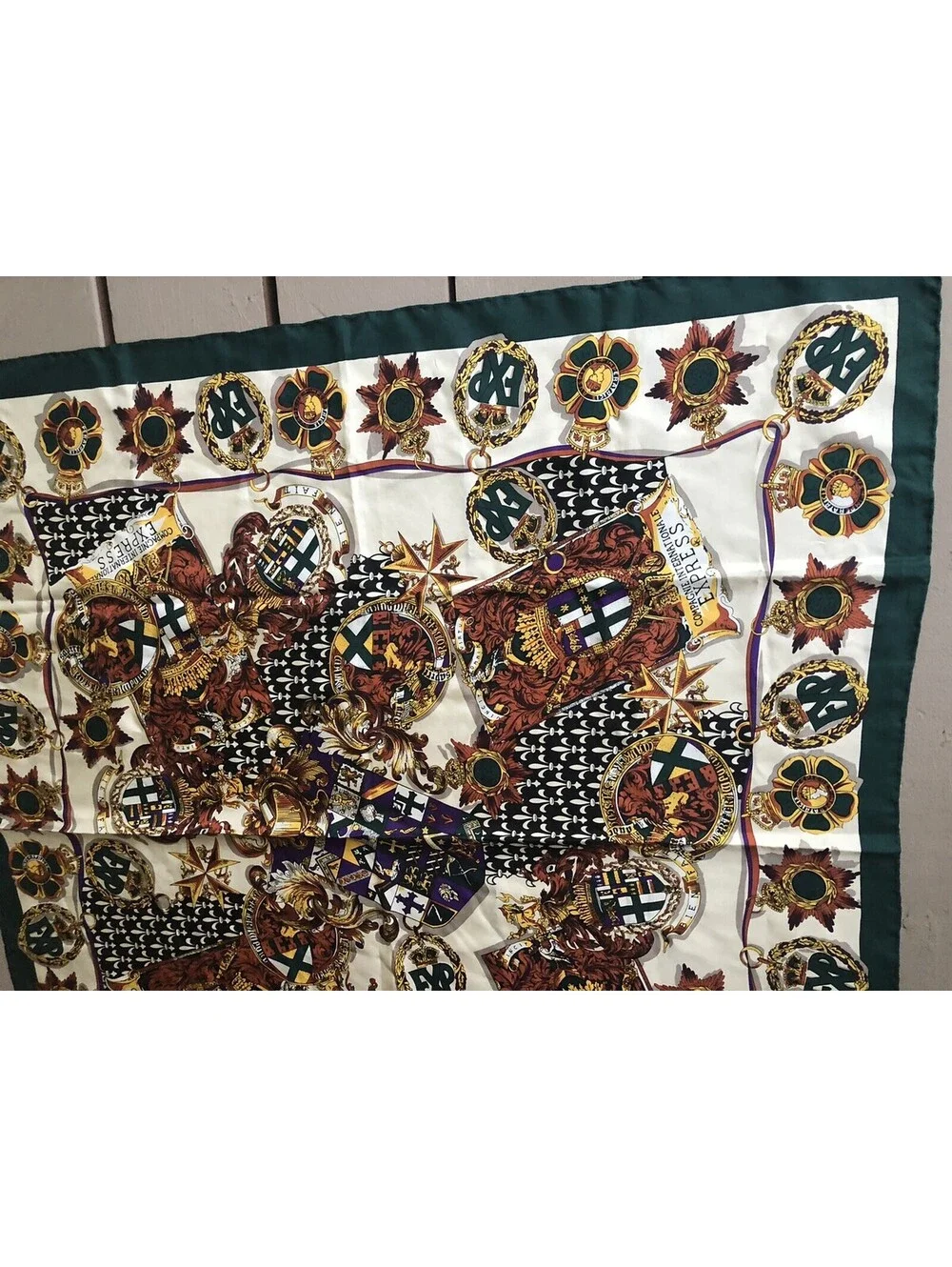 Vtg compagnie internationale express Ladies Scarf Silk 33x34 Green Beige.